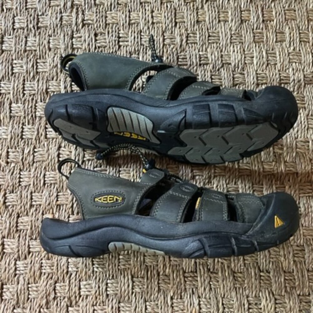 KEEN Men's Newport Closed Toe Leather Sandals in Olive - Picture 3 of 7